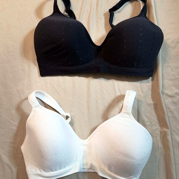 TWO Beauty by Bali Comfort Revolution Foam Wirefree Bras 36DD 1 Black & 1 White - Picture 1 of 14